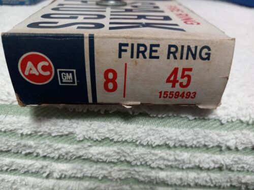 NOS AC 45 Spark Plugs Box of Eight 1559493