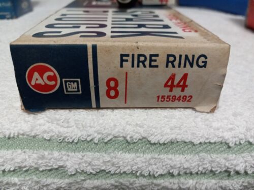 NOS Fire Ring Spark Plugs Box of 8 AC-44 1559492