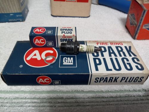 NOS Fire Ring Spark Plugs Box of 8 AC-44 1559492